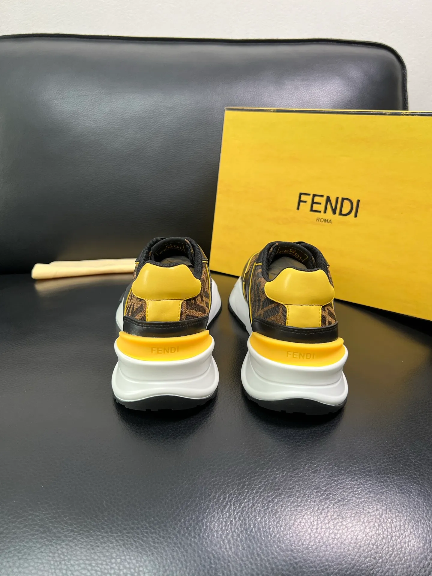 Men's shoes 💰840 FENDI top purchasing Fendi counters are equipped with the original factory, original fabrics imported from Italy, breathable and comfortable cowhide lining, soles: original soles specially provided by the original factory are super comfortable, original factory orders 🔍high quality, you can enter and exit the counter at will, welcome to compare, code number 39-44 (customized 38-45) 85856